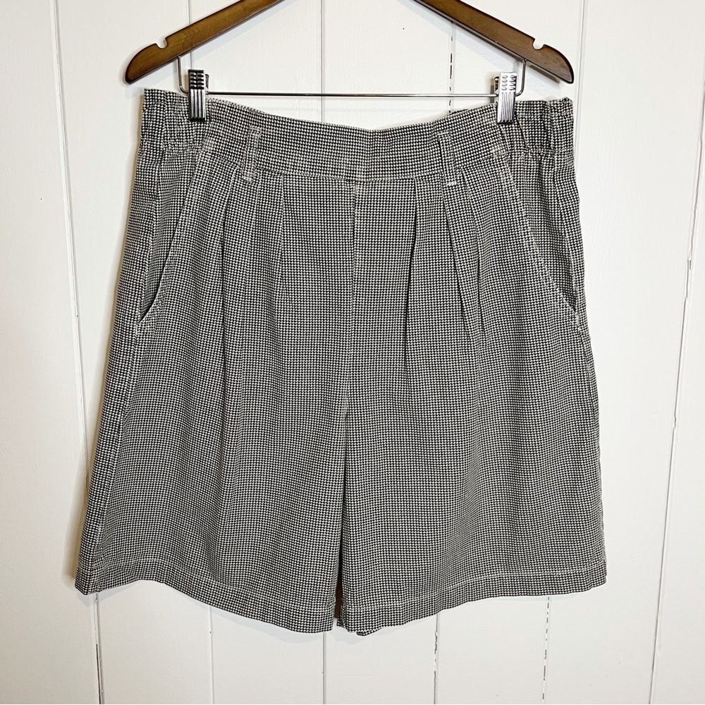 Vintage Cotton High Waist Houndstooth Pleated Shorts. Size 12.
